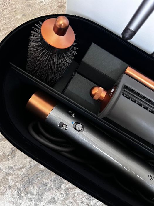 Продам дайсон  оригинал