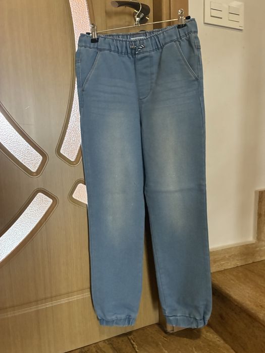 pantaloni de blugi