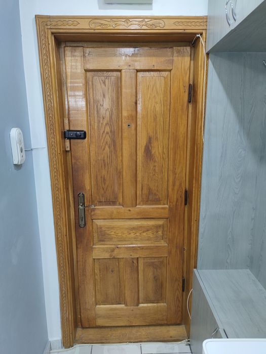 Ușă lemn de stejar sculptată