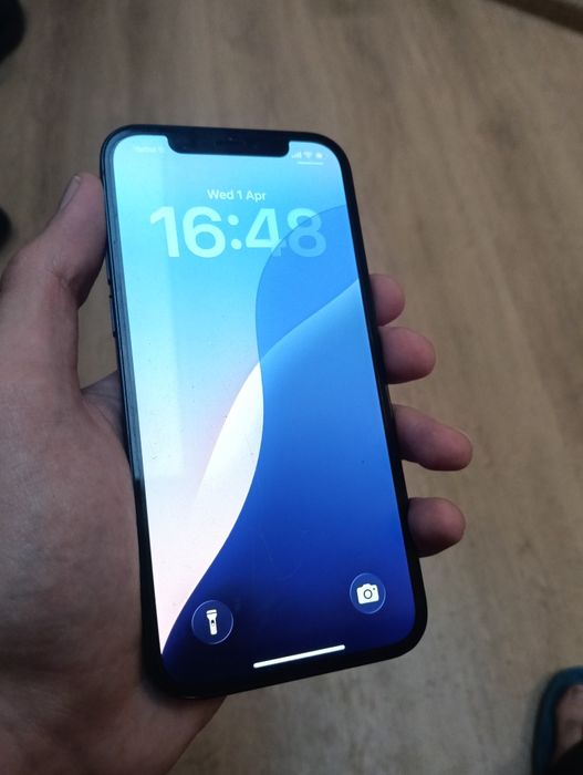 iPhone 12 64 GB с 86% Батерия