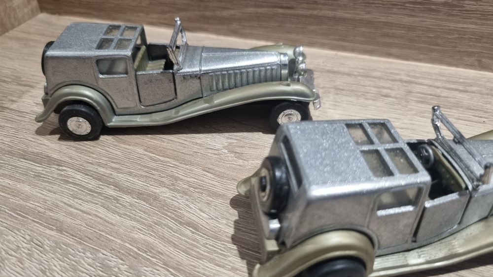 Две метални колички