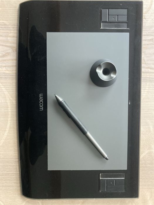 Wacom Intuos 3 с две четки