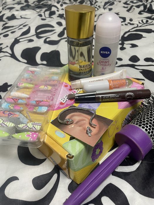 Лот парфюм козметика аксесоари