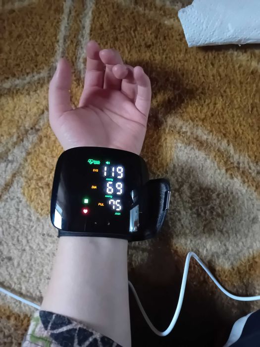 Tensiometru electronic incheietura