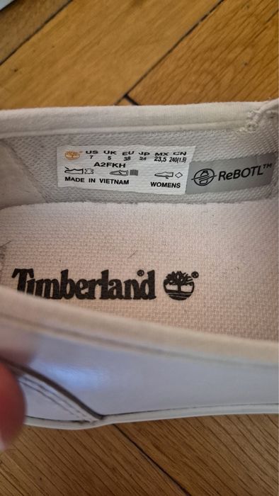 Vans 37  Timberland 38