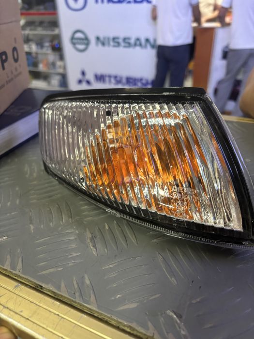 Поворотник правый мазда 626 99г