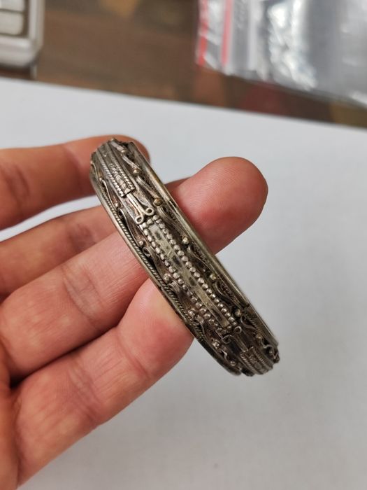 Твърда сребърна гривна