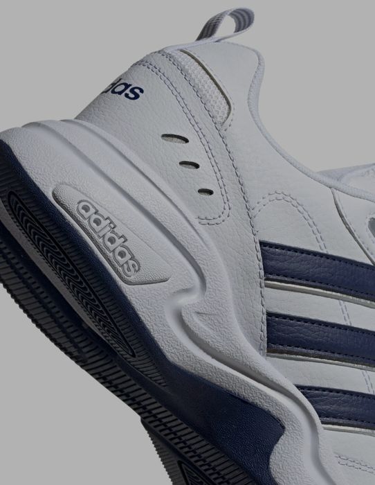 Adidas  Обувки Strutter