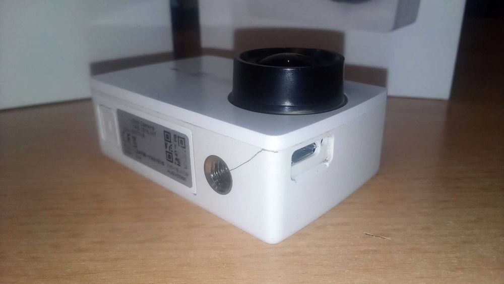 Камера Xiaomi Yi 4K+