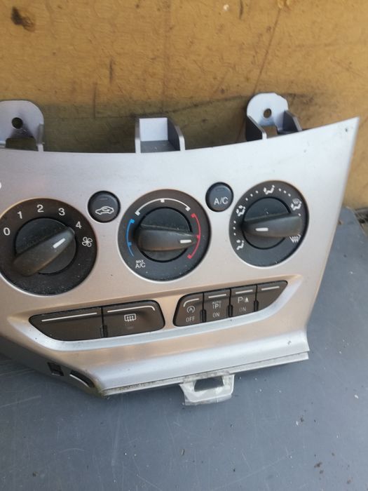 Consolă, cd  ,panou clima  ford focus 3 20 12