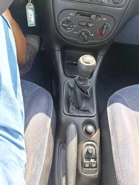 Автомобил Пежо 206