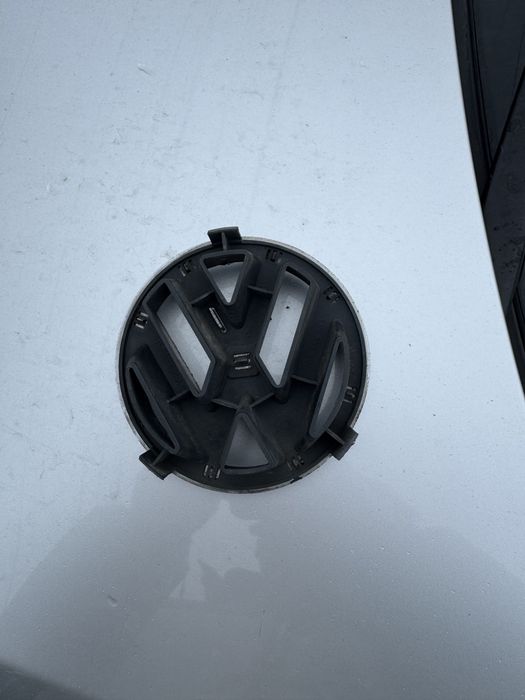emblema jetta bara fata