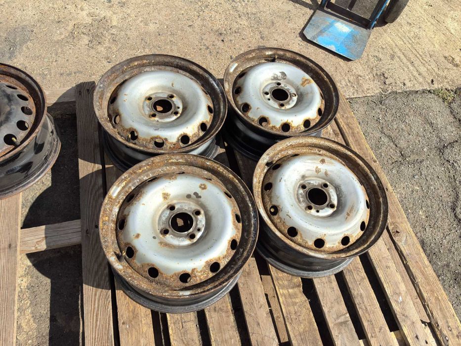 15 цола 4 х 100 мм Дачия / Рено - 6 Инча / ЕТ 50