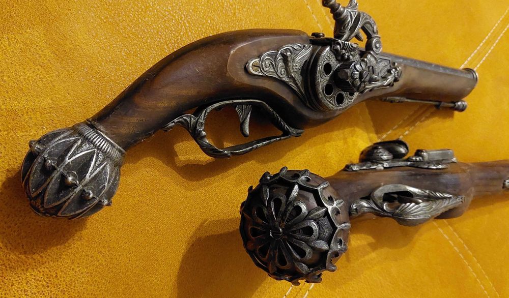 Pistol si Pusca lemn arme panoplie Lemn si Metal