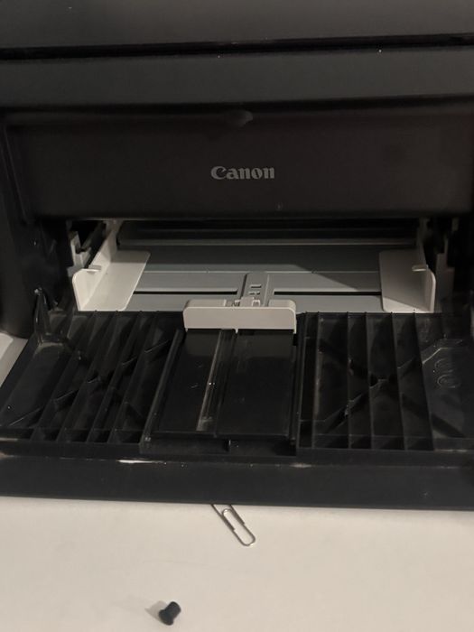 Принтер продам черно- белый