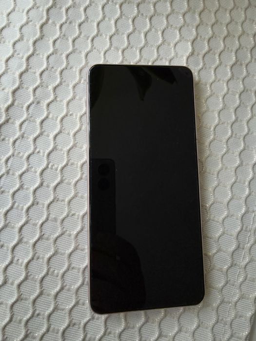 Продавам Samsung s 21