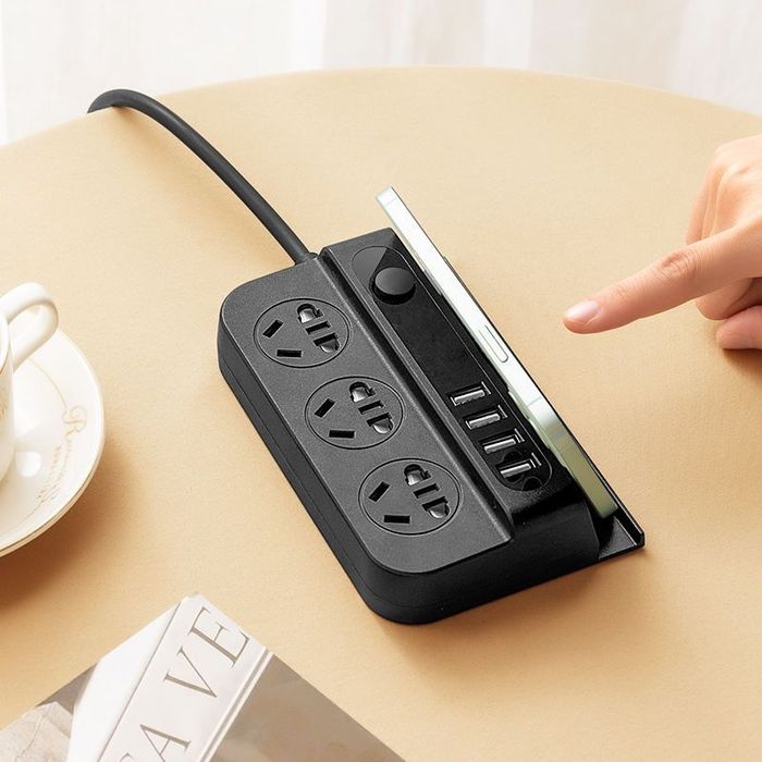 Удлинитель 3-в-1 с USB и подставкой для телефона
Организуйте зарядку в