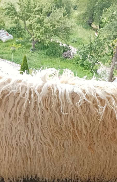 Кичени халища и вълнени завивки ,изработени ръчно