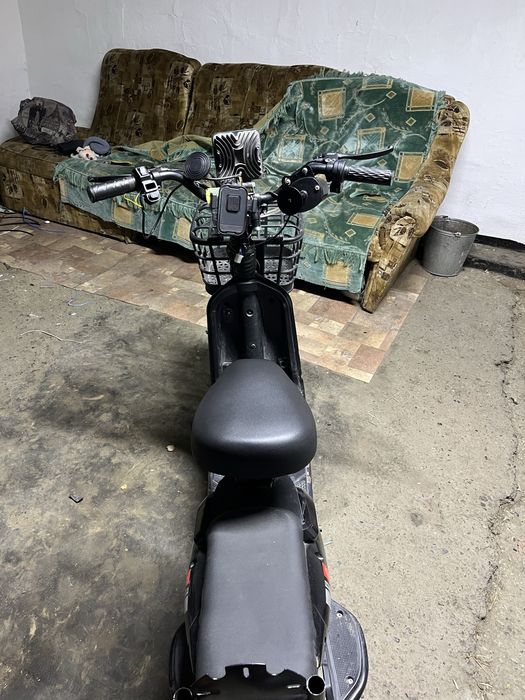 Продам скутер ск8