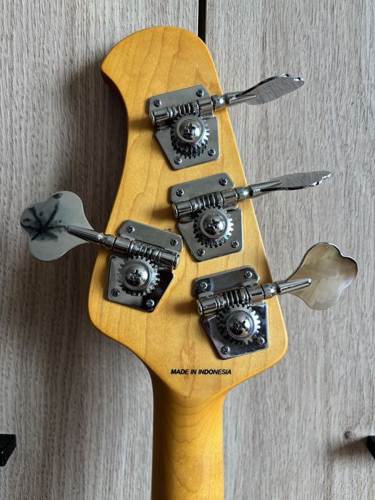 Бас китара Sterling by Music Man RAY24CA