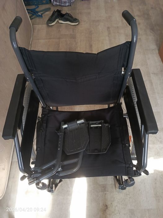 Инвалитски каляска сатылады