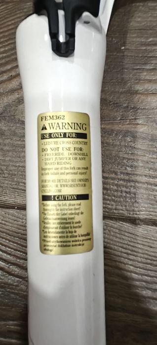 Вилка велосипедная SR SUNTOUR