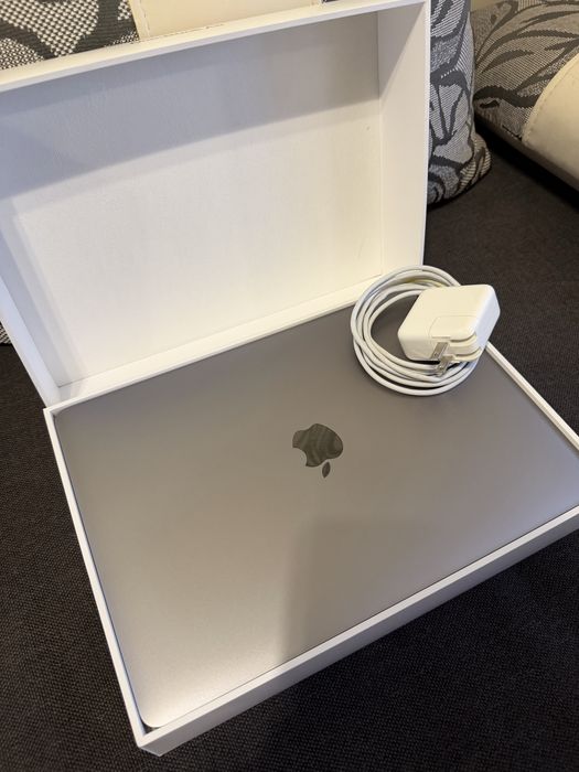 Apple MacBook Air 13 MGN63 M1