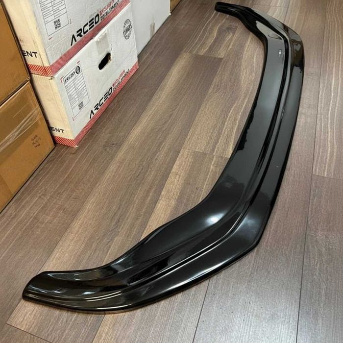 Spoiler fusta Lip bara fata VW Golf 7  negru lucios bara GTI