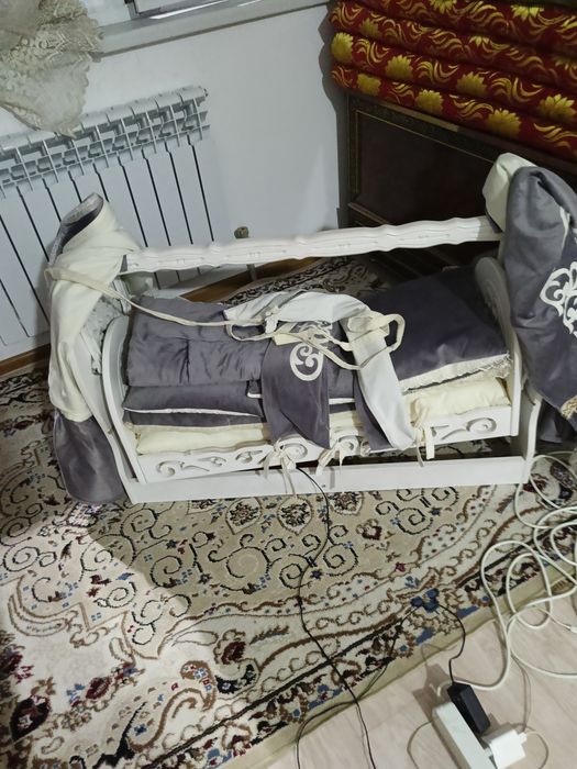 Бесік өзі тербетілетін сатылады