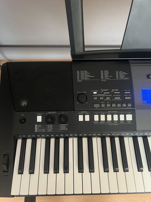 Orga Yamaha PSR-E423 + stativ BSX + cutie – complet funcțională