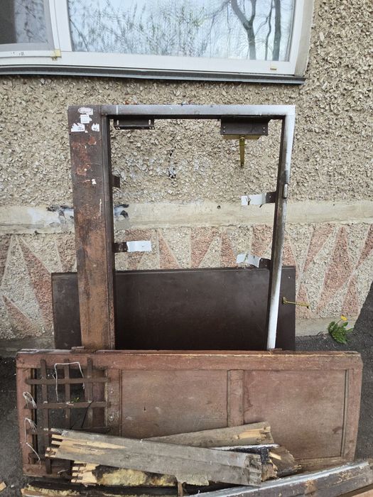 Продам дверь металлическую