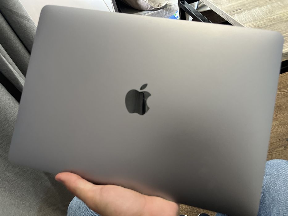 MacBook Air M1 8/256/ АКБ 98%