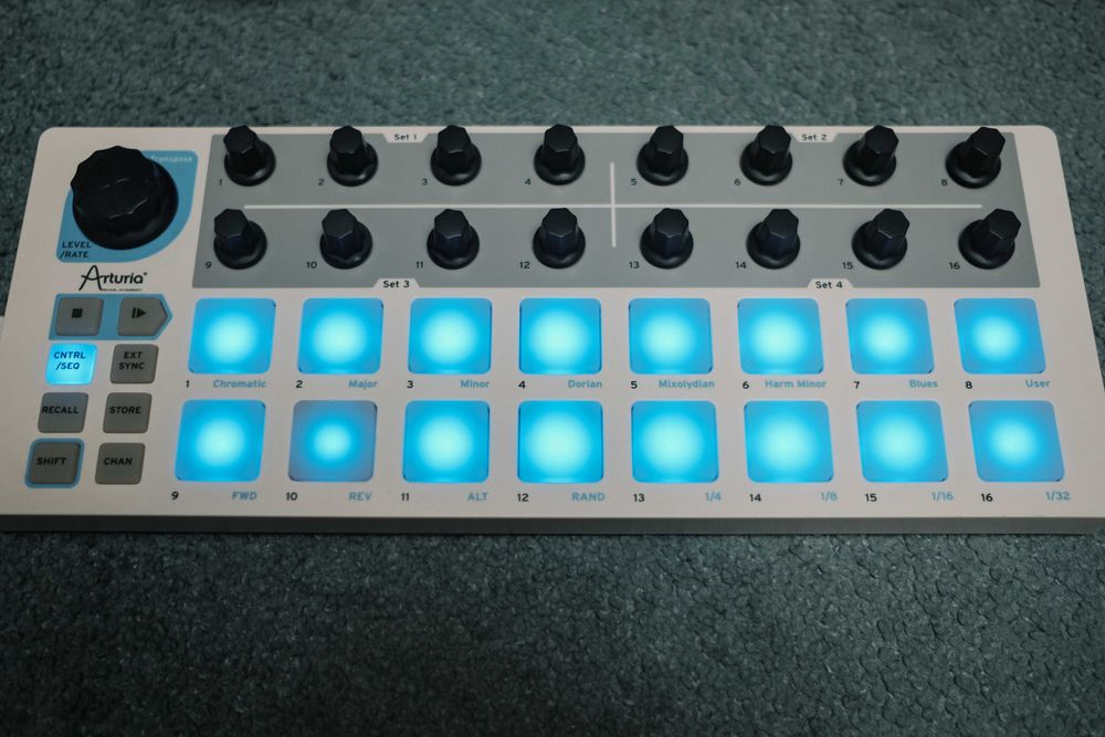 Controller MIDI Arturia BeatStep – Stare excelentă!