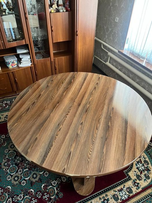 Стол круглый для гостиной
