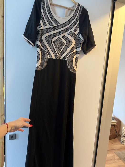 Дълга черна елегантна рокля с цепка