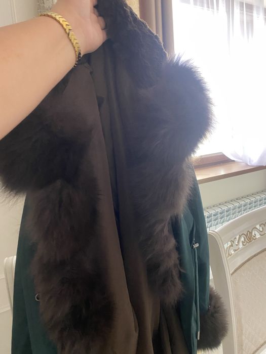 Продам парку одевала пару недель мех писец