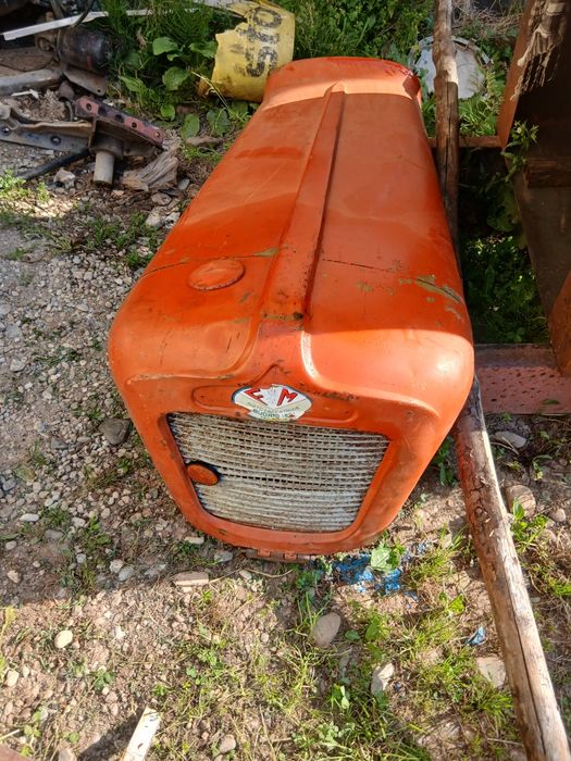Vind capotă de tractor pe șenile Lamburghini