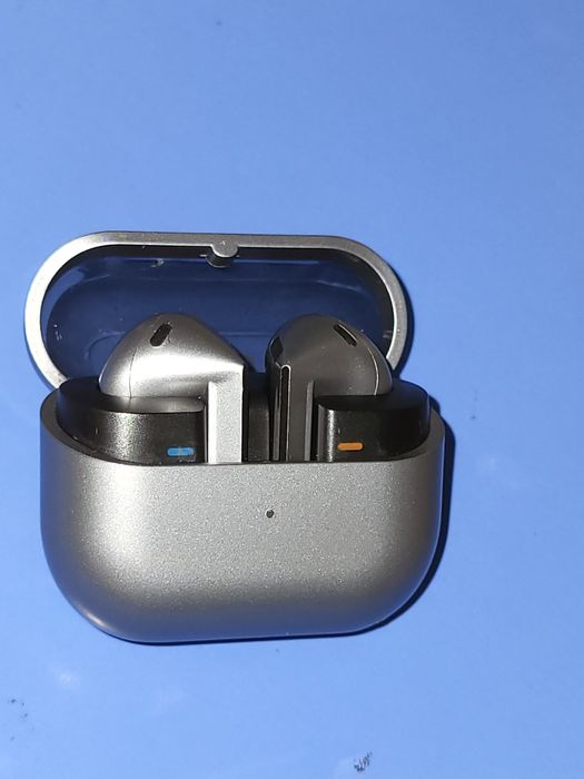 Очень срочно продам наушники Samsung buds 3