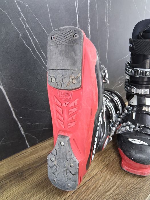 Nordica Sportmachine 80.
