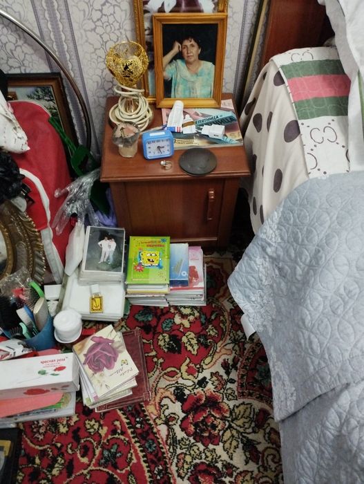 Прикроватная тумбочка