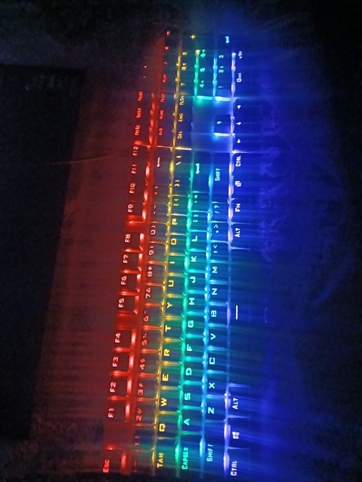 Rgb mexanicheskiy klavatura
