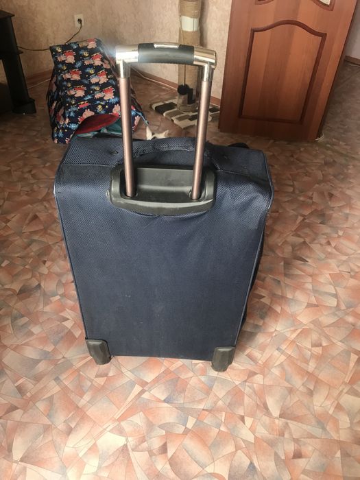 Продам чемодан большой