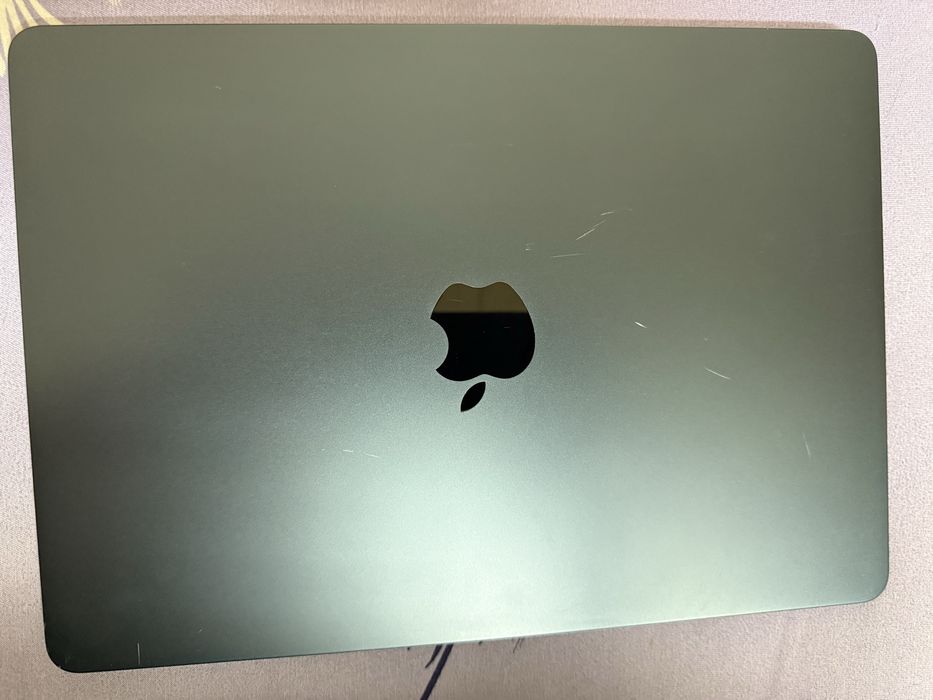 Vând MacBook Air 13” cu Apple M3 – 512GB SSD, model A3113.