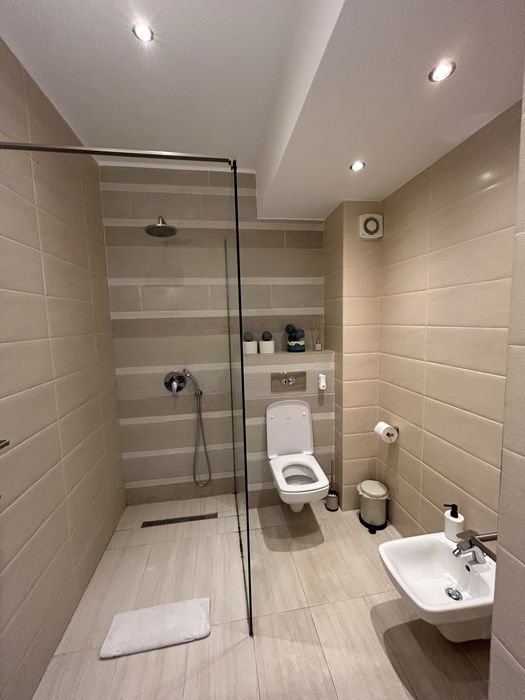 Apartament modern cu vedere la mare – închiriere 1 septembrie–30 aprilie 2027 | 350 €/luna