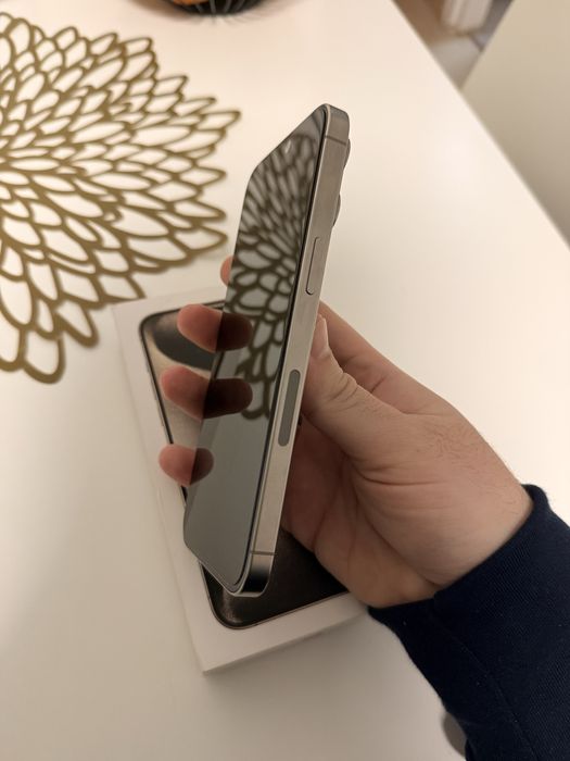 Iphone 15 Pro Max 256 GB Impecabil +17 huse si 2 folii de sticla