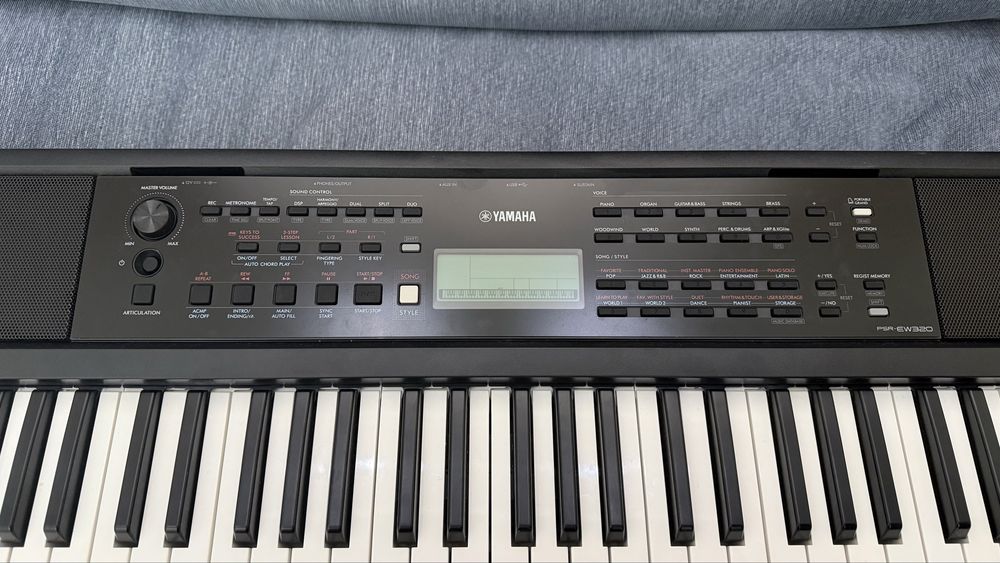 Синтезатор Yamaha PSR-EW320