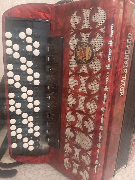 Royal standard баян.