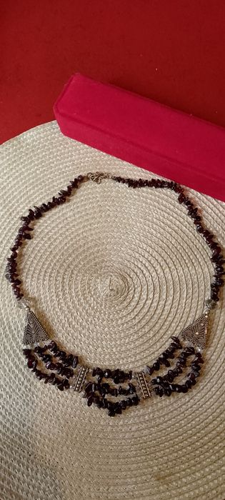 Украшение из натуральных камней.