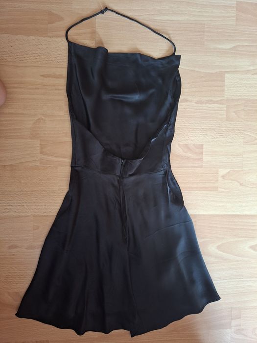 Черна сатенена рокля Zara