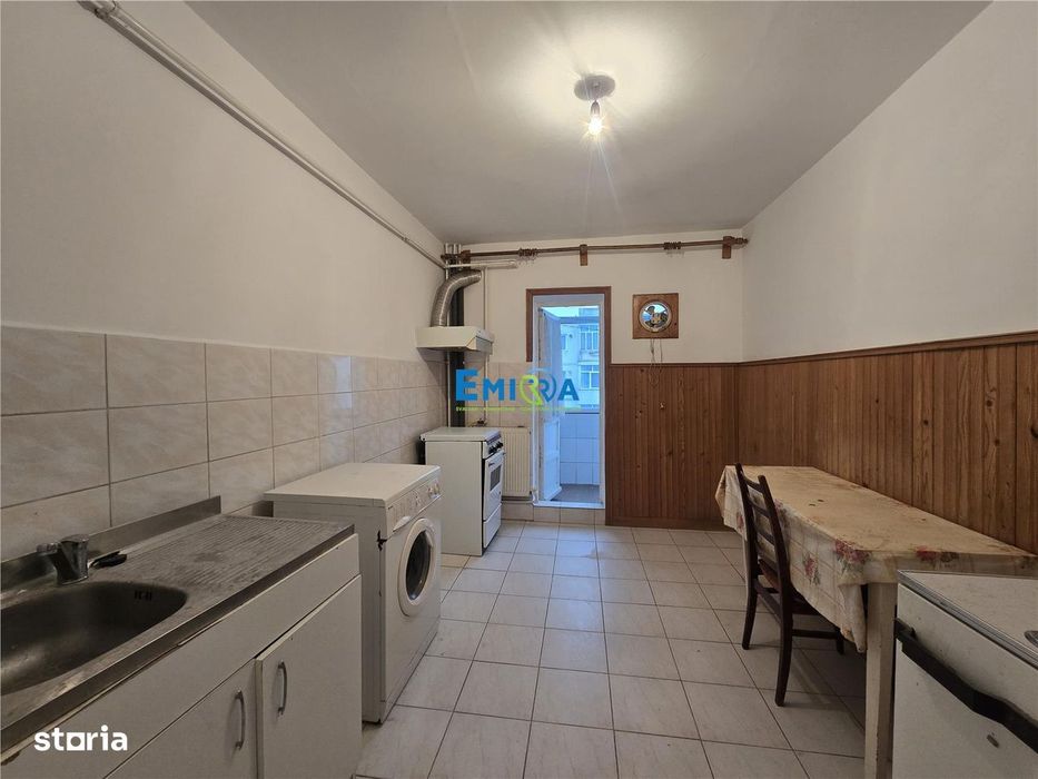 Apartament spatios 3 camere decomandate, 2 bai, etaj 3, zona Mioritei,